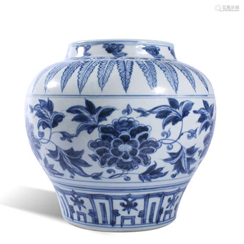 Blue and white vase with lotus pattern in Ming Dynasty