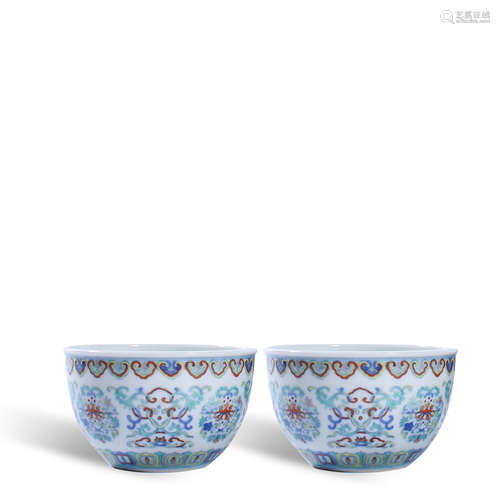 A pair of small cups in Qianlong competition in Qing Dynasty