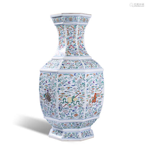 Qianlong six square vase in Qing Dynasty