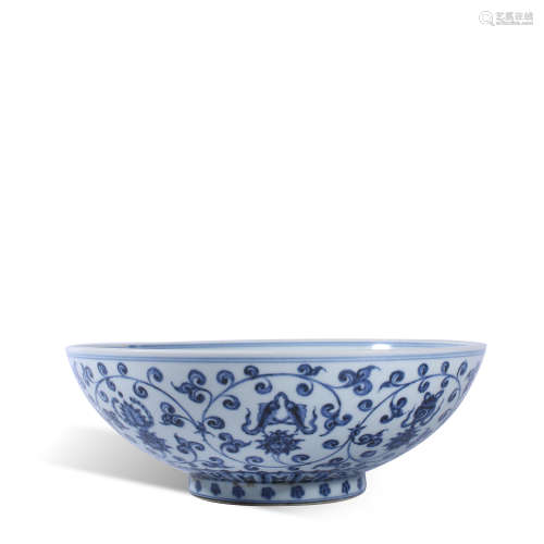 Xuande blue and white lotus bowl in Ming Dynasty