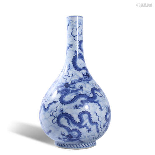 Qing Dynasty Yongzheng blue and white dragon vase