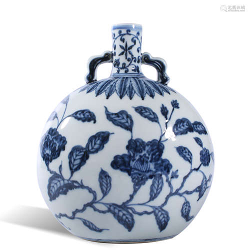 Blue and white vase with lotus pattern in Ming Dynasty