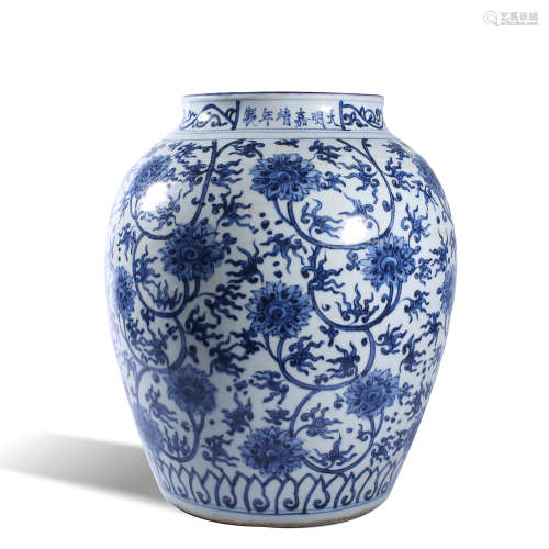 Blue and white vase with lotus pattern in Jiajing of Ming Dy...