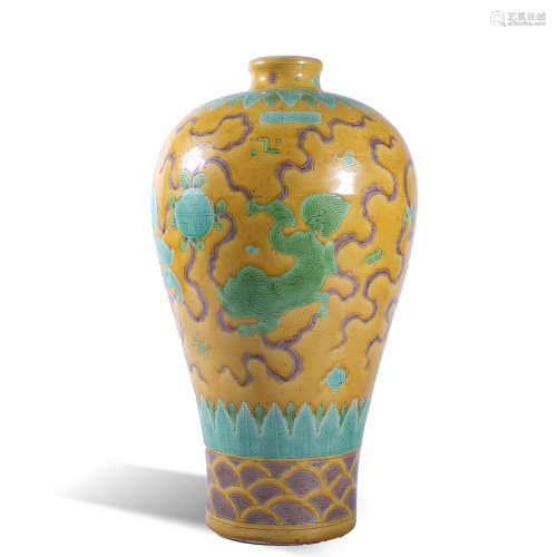 Zhengde pink plum vase in Ming Dynasty