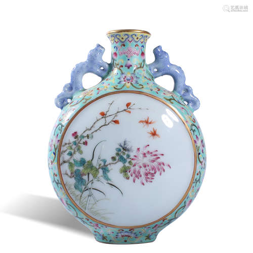 Qing Dynasty Qianlong pastel vase with flower pattern