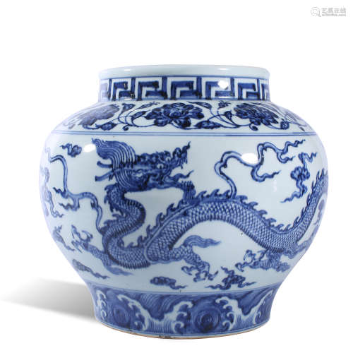 Blue and white dragon shaped pot of Ming Dynasty