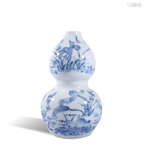 Qing Dynasty Kangxi blue and white gourd bottle with flower ...