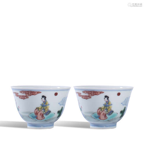 A pair of small cups with patterns in baby opera in Qing Dyn...