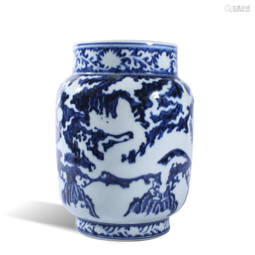 Blue and white dragon pot in Ming Dynasty
