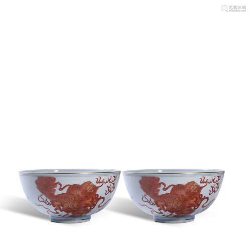 A pair of red color animal bowl in Qianlong of Qing Dynasty