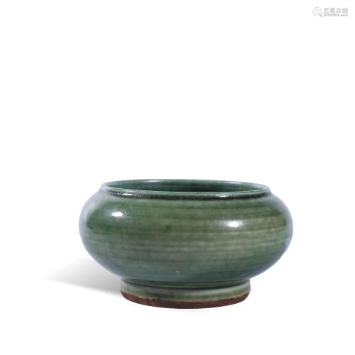 Green glazed jar in Qing Dynasty
