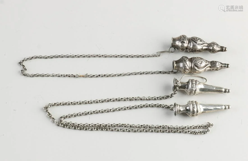 Two pairs of silver knitting caps, 833/000. Pair of