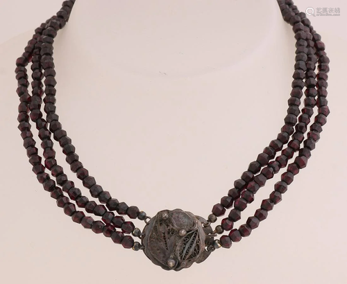 Necklace of garnet beads on the silver clasp, 835/000,