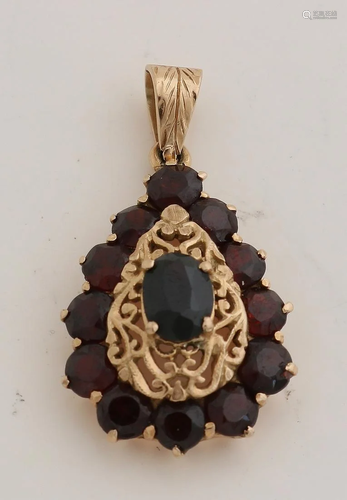 Yellow gold pendant, 585/000, with garnet. Pear-shaped