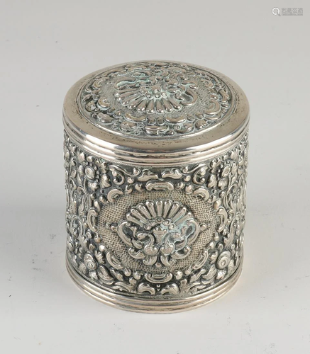 Silver djokja lidded box, 800/000, round model