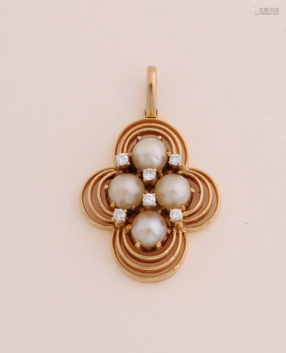 Yellow gold pendant, 585/000, with pearl and diamond.