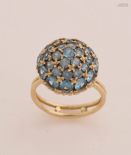 Yellow gold ring, 750/000, with blue stones. Ring with