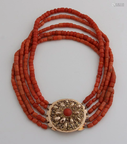 Beautiful necklace of 5 rows of red coral with some