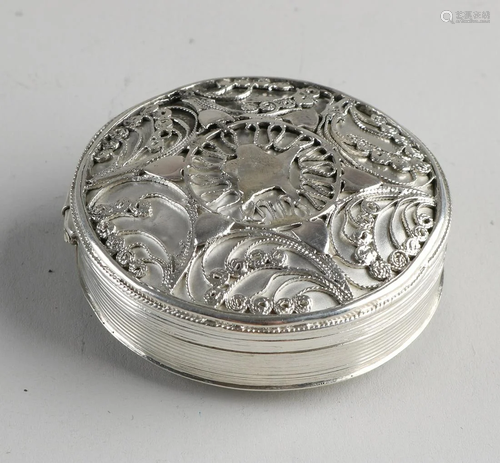 Silver peppermint box, 833/000, round model decorated