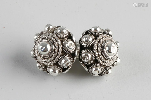 Pair of silver throat buttons, 833/000. 27mm. total