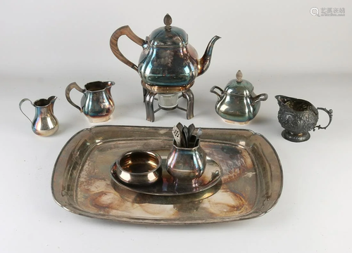 Lot variously plated. Among other things; tea service,