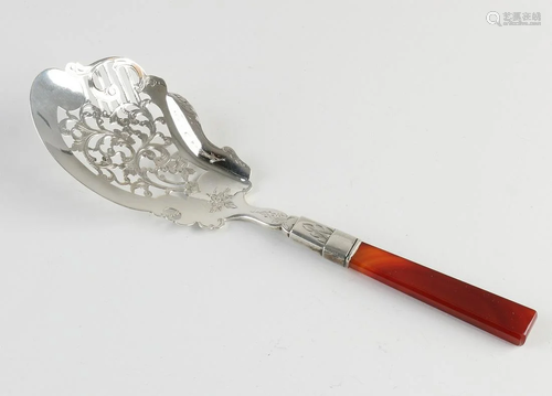 Silver shovel, 833/000, with contoured sawn blade with