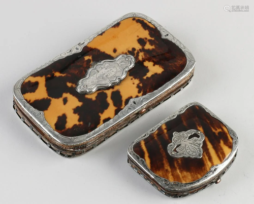 Tortoiseshell case and purse with silver, 833/000.