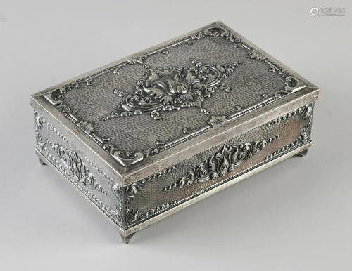 Beautiful silver lidded box, 800/000, Djokja,