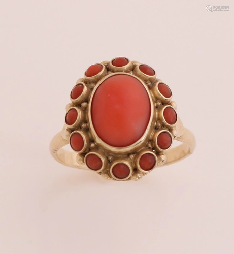 Yellow gold ring, 585/000, with red coral. Ring with an