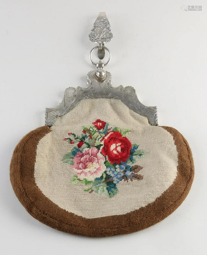 Embroidered bag with silver parrot bail, 833/000, with