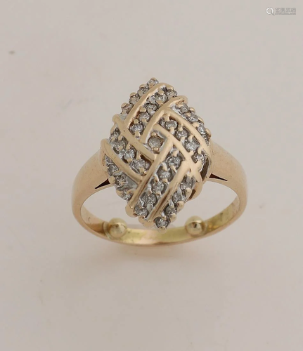 Yellow gold ring, 585/000, with a diamond head pavÃ©