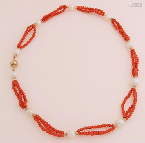 Necklace of red coral, pearls and gold, 585/000.