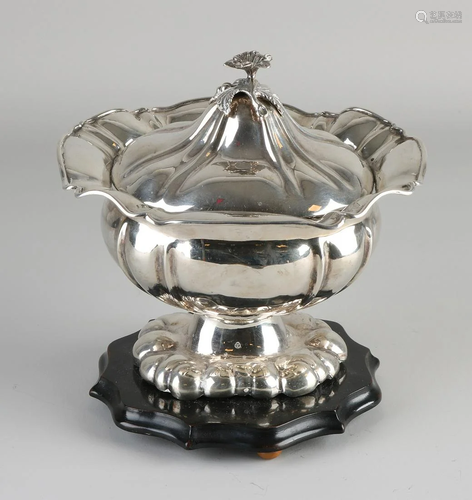 Silver tobacco jar with lid, 934/000, placed on a