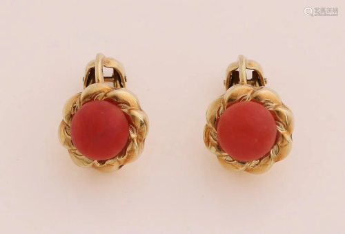 Yellow gold ear clips, 585/000, with red coral.