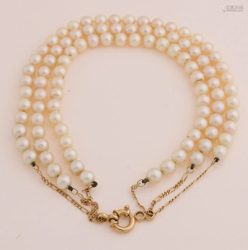 Necklace of pearls attached by yellow gold chains to a