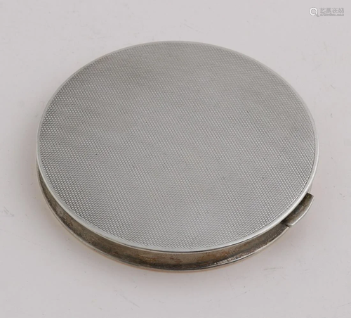 Silver round powder box, 835/000, with fine guilloche