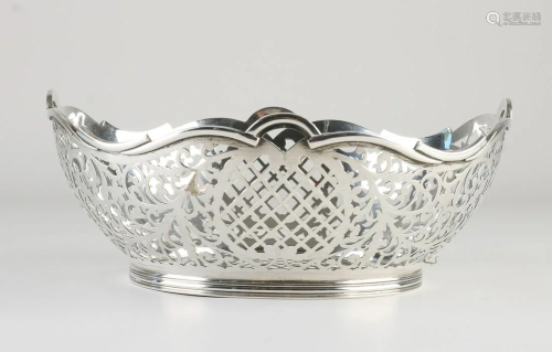 Beautiful silver basket, 835/000, oval model with a