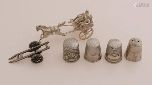 Lot silver with 2 miniatures and 4 thimbles. A