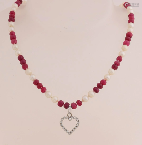 Pearl and ruby â€‹â€‹necklace with a white gold