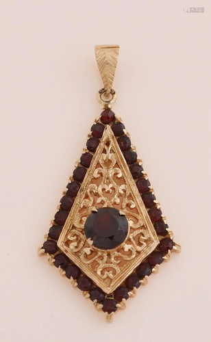 Beautiful yellow gold pendant, 585/000, with garnet.