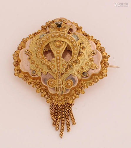 Yellow gold regional brooch, 585/000, diamond-shaped