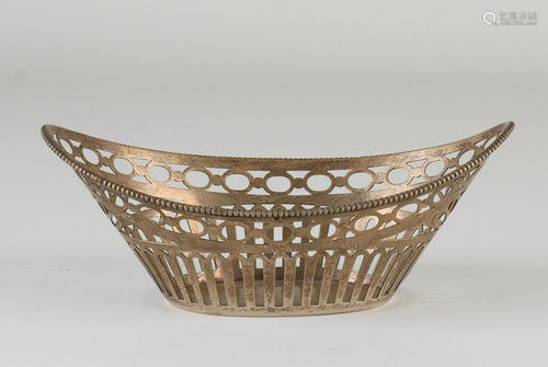 Silver bonbon basket, 833/000, boat-shaped with sawn