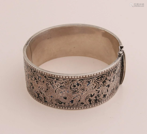 Silver bracelet, 835/000, with black enamel inlay. Wide