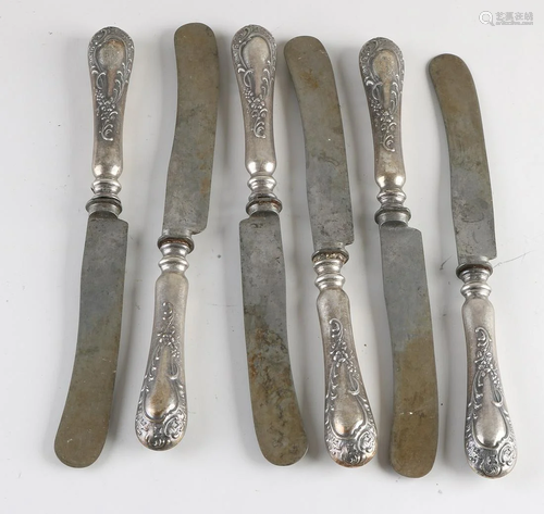 Six knives with silver handles, 800/000. Knives with a