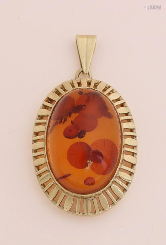 Large yellow gold pendant, 585/000, with amber. Oval