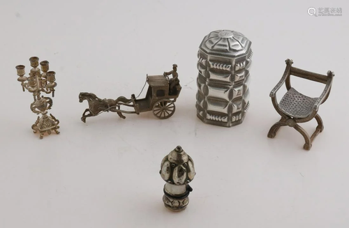 Five parts silver, 835/000, with a snuffbox square