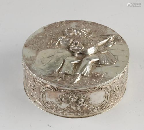 Round silver box, 835/000, with a depiction of a noble