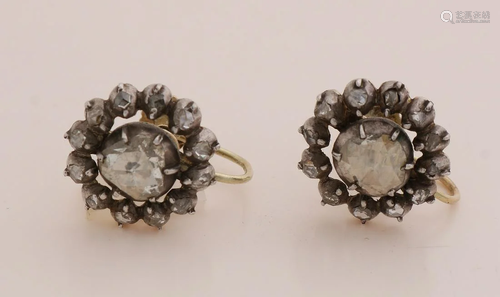 Pair of ear clips, 585/000, with old diamond. Two ear