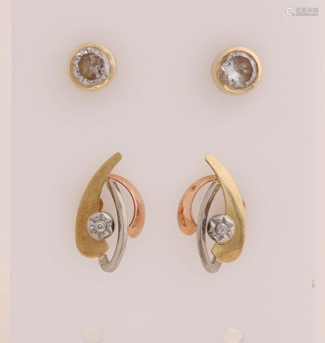 Two pairs of gold studs, 585/000, a pair of studs with