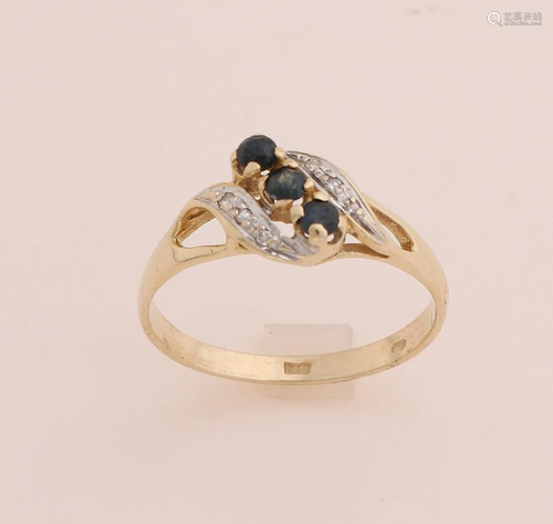 Yellow gold ring, 585/000, with sapphire and diamond.